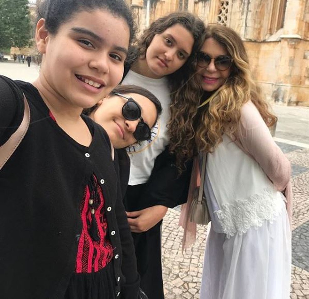 Elba Ramalho com as três filhas — Foto: Reprodução da Internet