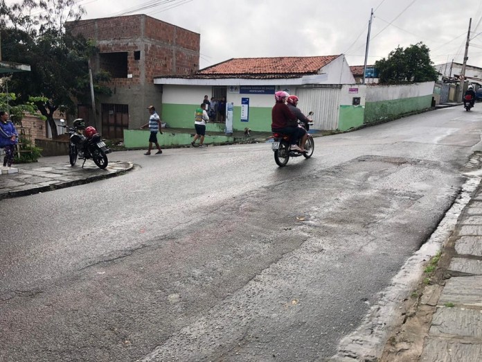 Policial militar foi morto com um tiro por outro PM durante uma ação da polícia no bairro do Monte Santo, em Campina Grande — Foto: Mário Aguiar/TV Paraíba